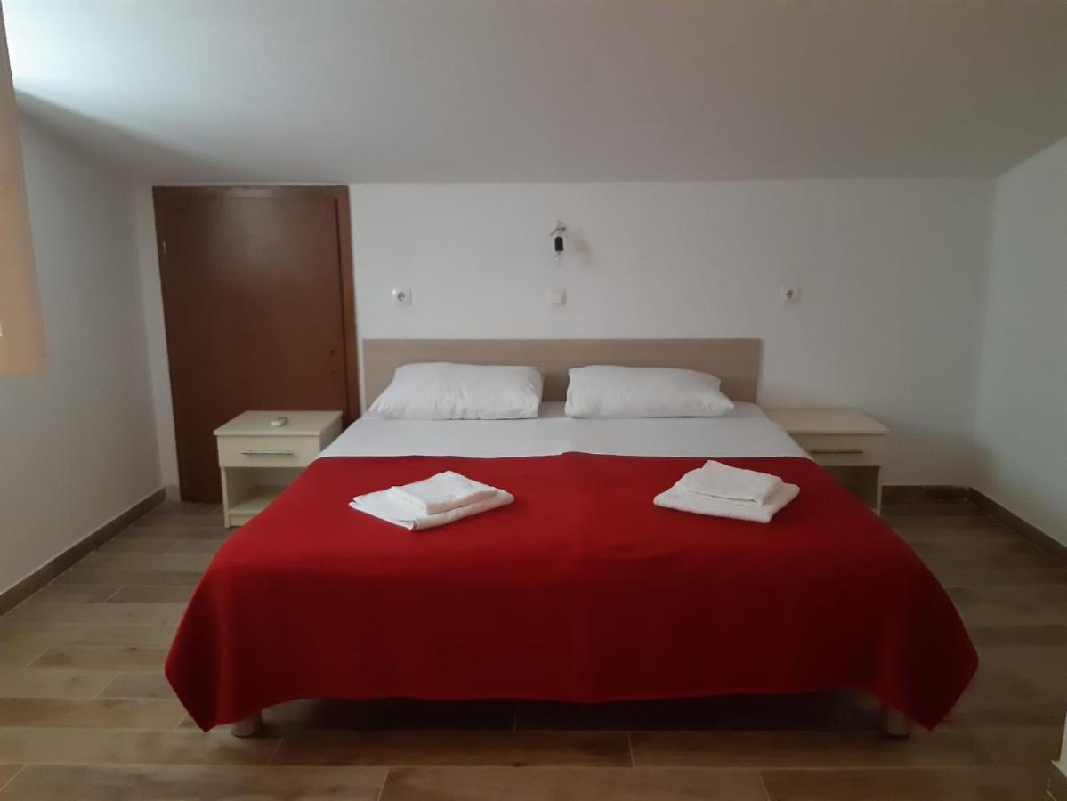 Apartmani I Sobe Grga Starigrad Paklenica Luaran gambar