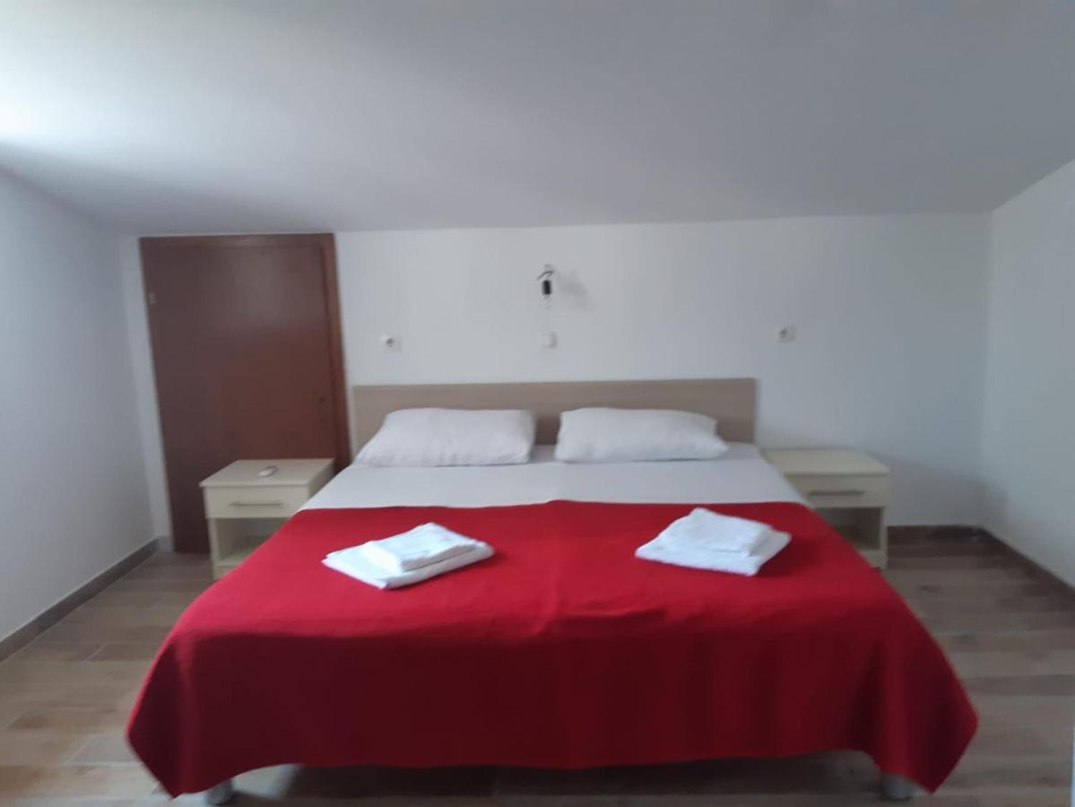 Apartmani I Sobe Grga Starigrad Paklenica Luaran gambar