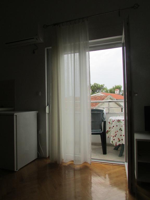 Apartmani I Sobe Grga Starigrad Paklenica Bilik gambar
