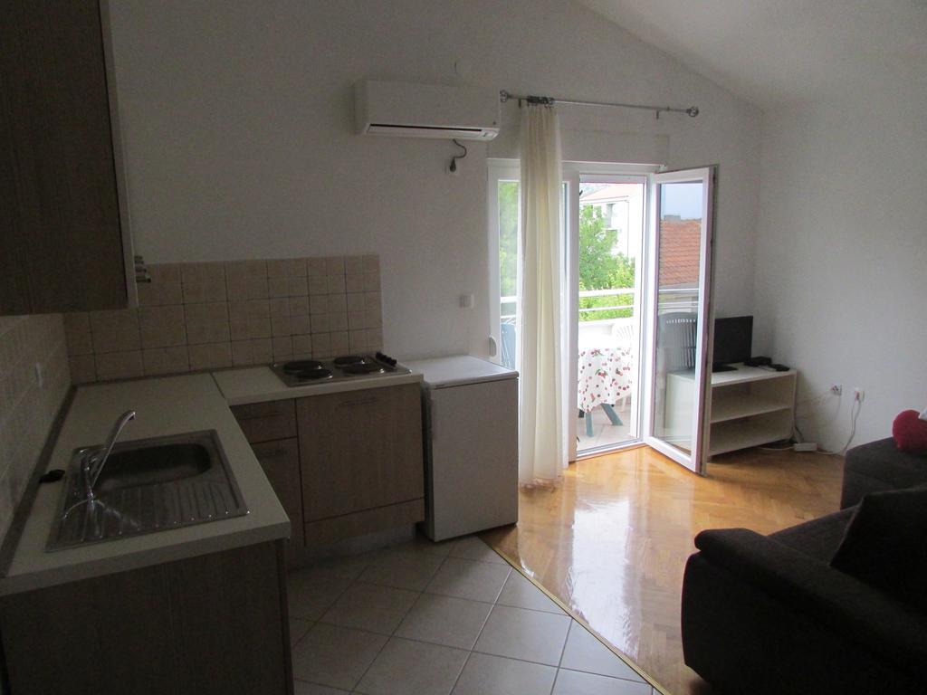 Apartmani I Sobe Grga Starigrad Paklenica Bilik gambar