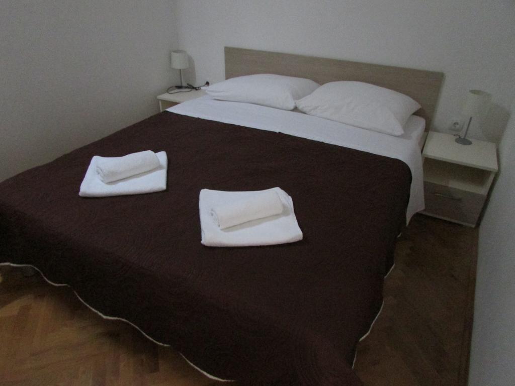 Apartmani I Sobe Grga Starigrad Paklenica Bilik gambar