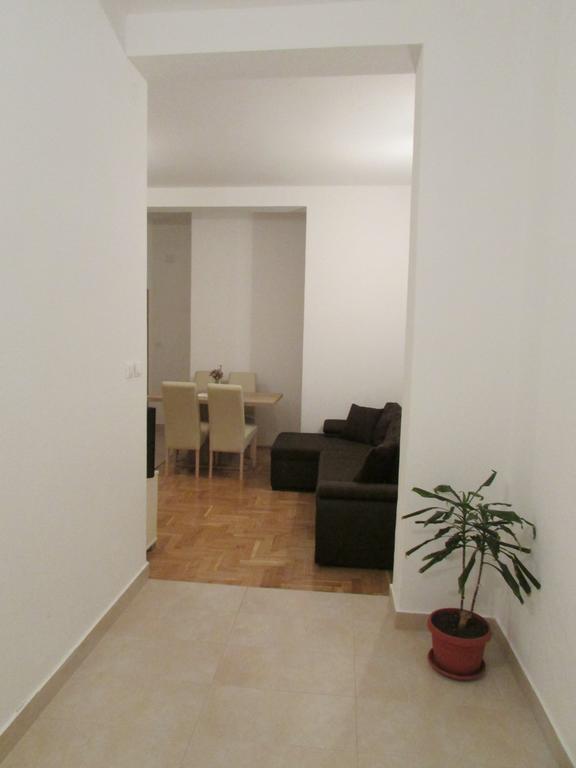 Apartmani I Sobe Grga Starigrad Paklenica Bilik gambar