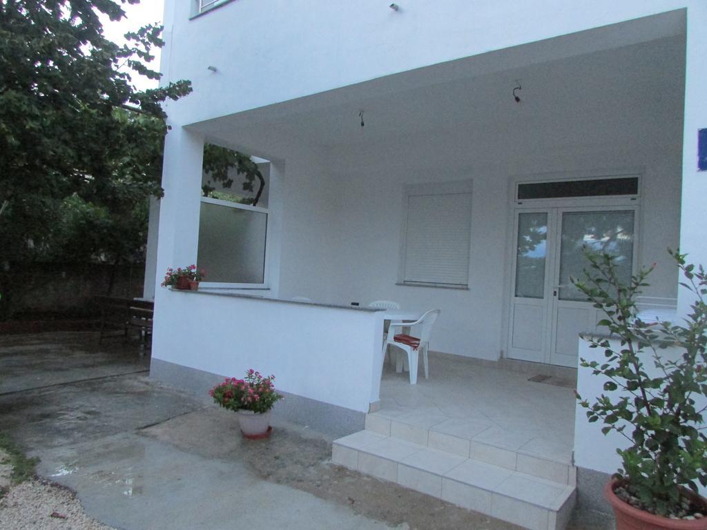 Apartmani I Sobe Grga Starigrad Paklenica Bilik gambar