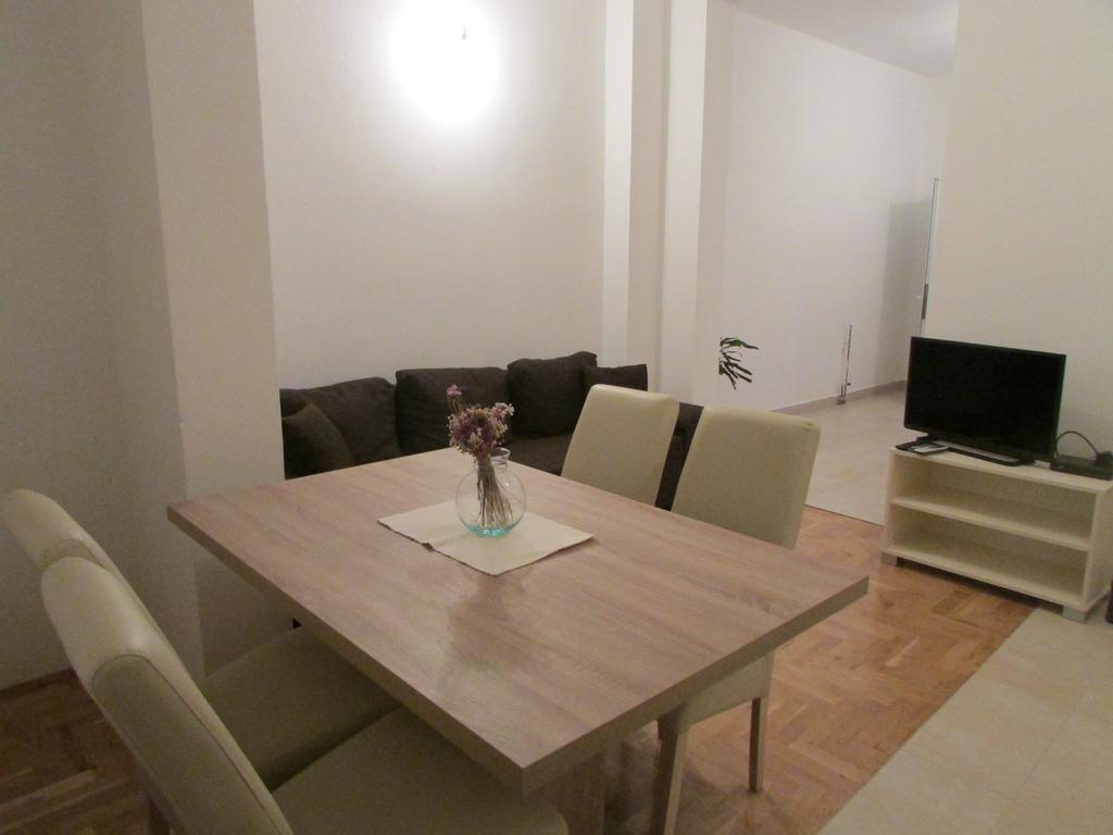 Apartmani I Sobe Grga Starigrad Paklenica Bilik gambar