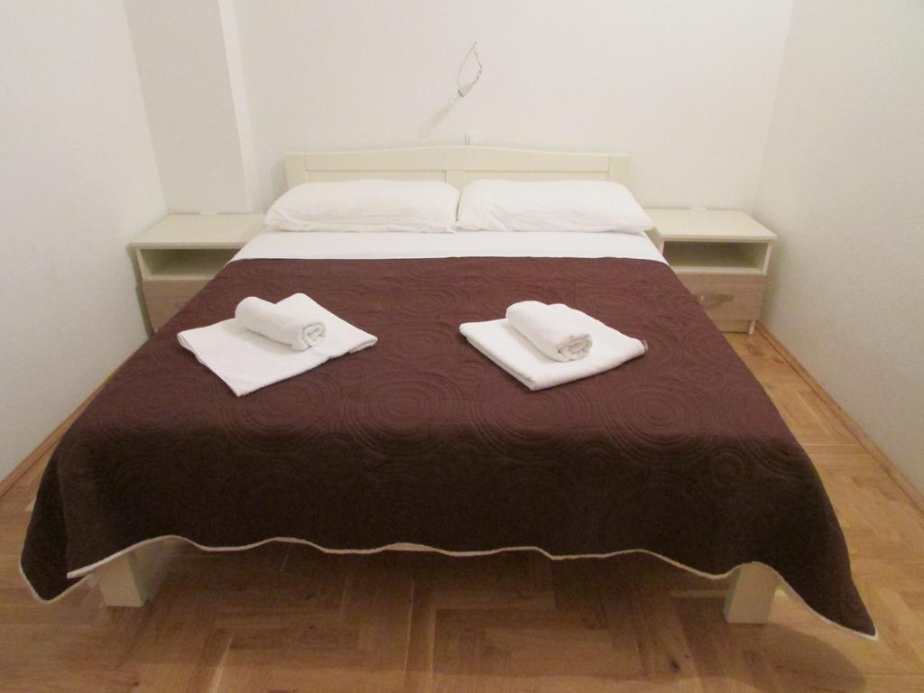 Apartmani I Sobe Grga Starigrad Paklenica Bilik gambar