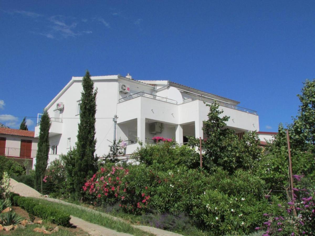 Apartmani I Sobe Grga Starigrad Paklenica Luaran gambar