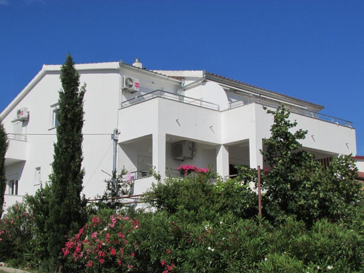 Apartmani I Sobe Grga Starigrad Paklenica Luaran gambar