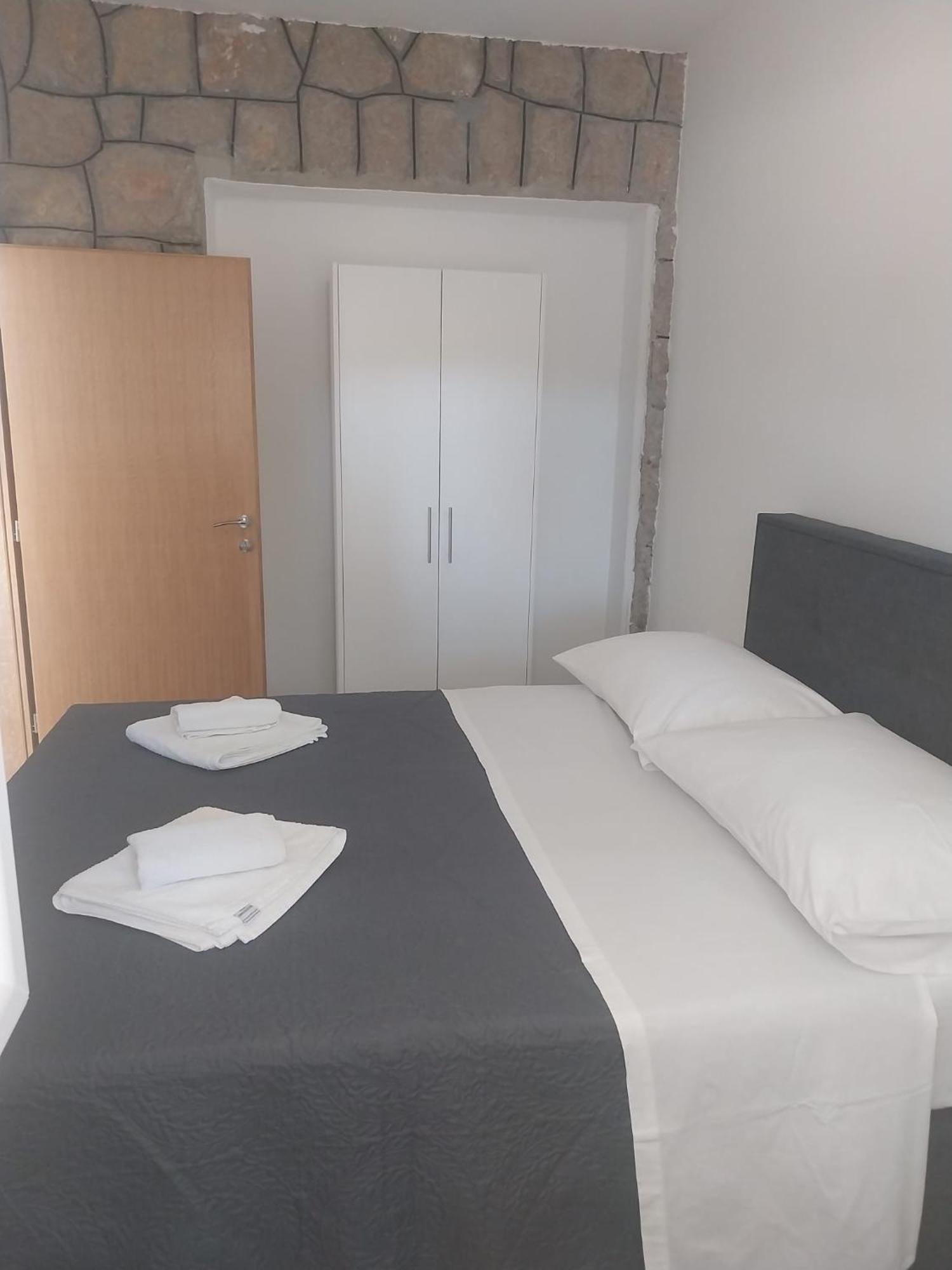 Apartmani I Sobe Grga Starigrad Paklenica Luaran gambar