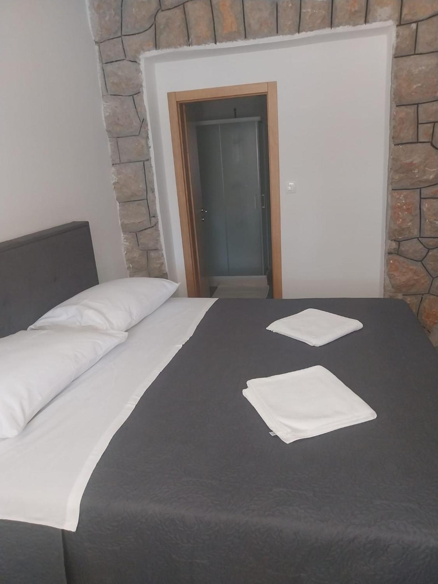 Apartmani I Sobe Grga Starigrad Paklenica Luaran gambar