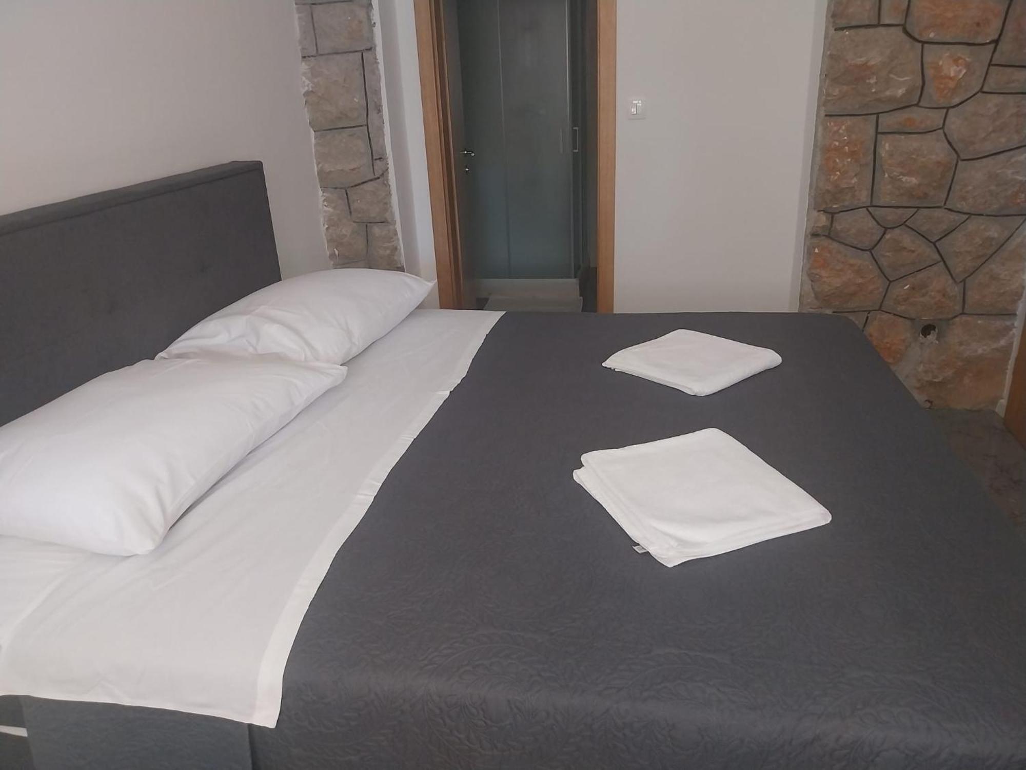 Apartmani I Sobe Grga Starigrad Paklenica Luaran gambar