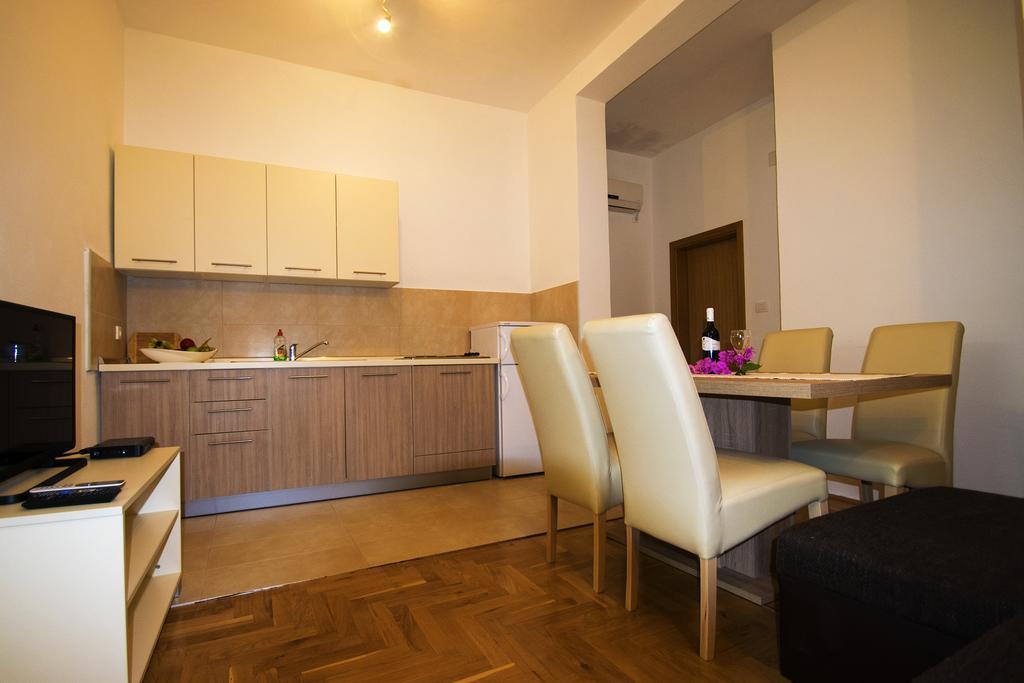 Apartmani I Sobe Grga Starigrad Paklenica Luaran gambar