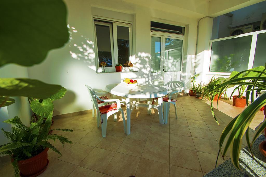 Apartmani I Sobe Grga Starigrad Paklenica Luaran gambar