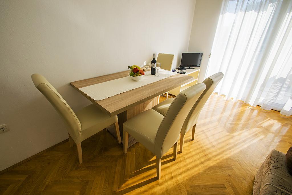 Apartmani I Sobe Grga Starigrad Paklenica Luaran gambar