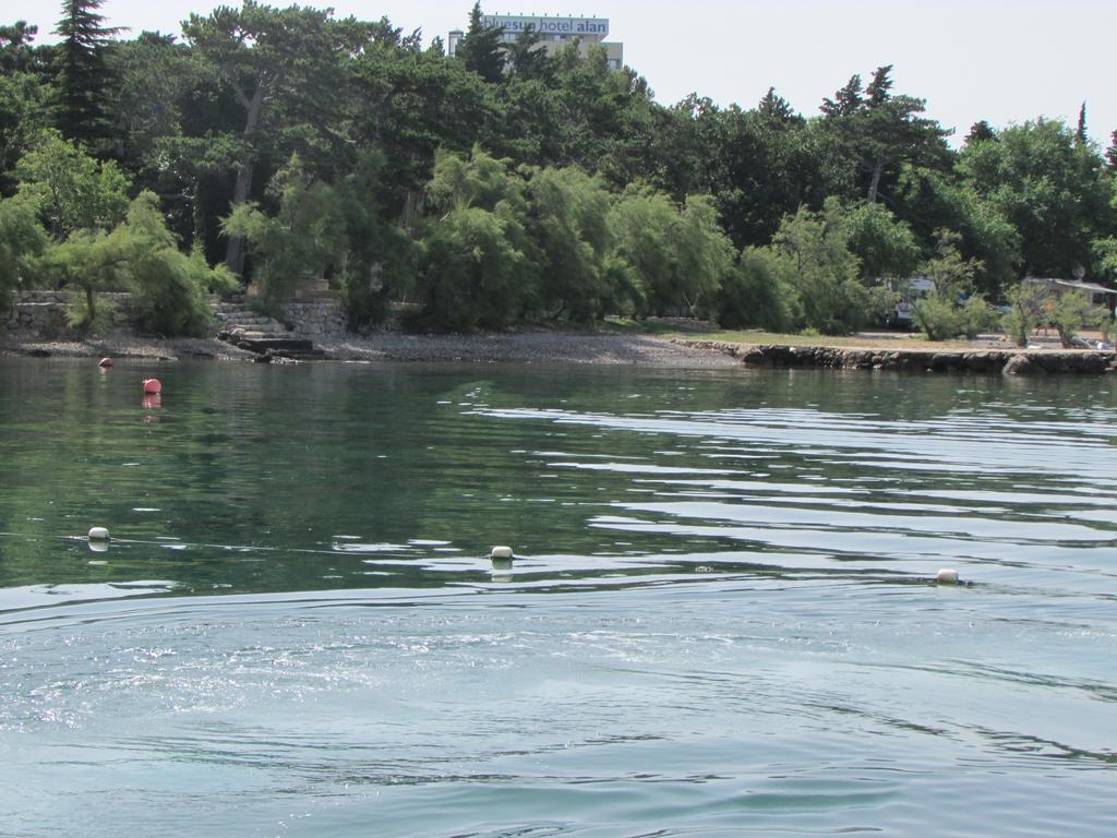 Apartmani I Sobe Grga Starigrad Paklenica Luaran gambar