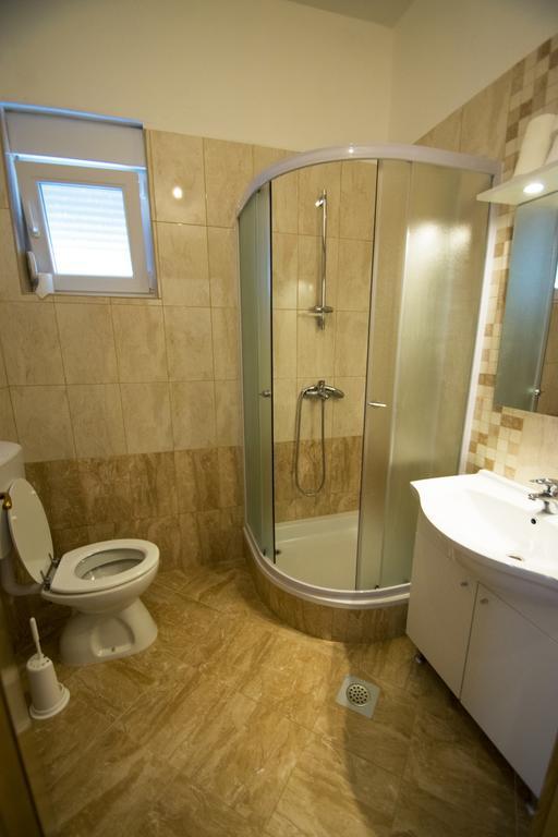 Apartmani I Sobe Grga Starigrad Paklenica Luaran gambar