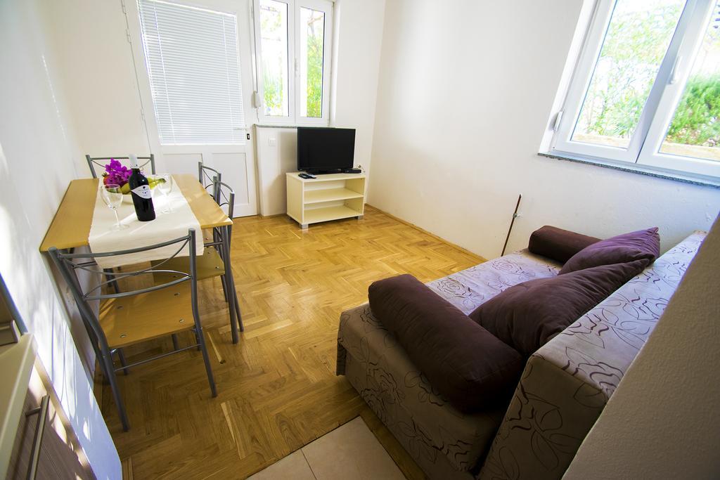 Apartmani I Sobe Grga Starigrad Paklenica Luaran gambar