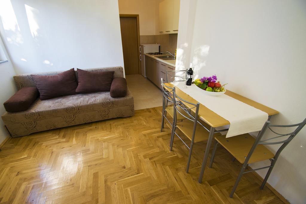 Apartmani I Sobe Grga Starigrad Paklenica Luaran gambar